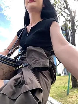 Snapshot of linger-23 chatting on October 29, 5:42 am linger-23 online show from October 29, 5:42 am