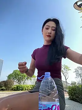 Snapshot of linger-23 chatting on November 9, 6:23 am linger-23 online show from November 9, 6:23 am