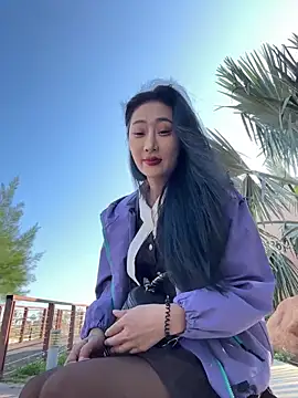 Snapshot of linger-23 chatting on December 17, 6:19 am linger-23 online show from December 17, 6:19 am