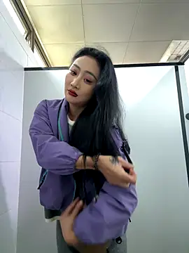 Snapshot of linger-23 chatting on December 19, 6:31 am linger-23 online show from December 19, 6:31 am