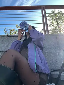 Snapshot of linger-23 chatting on December 23, 6:55 am linger-23 online show from December 23, 6:55 am