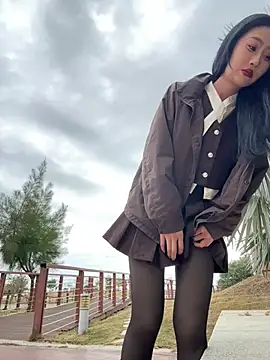 Snapshot of linger-23 chatting on January 12, 6:40 am linger-23 online show from January 12, 6:40 am