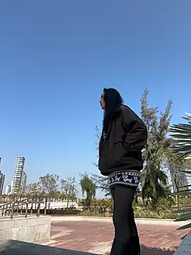 Snapshot of linger-23 chatting on January 13, 6:29 am linger-23 online show from January 13, 6:29 am