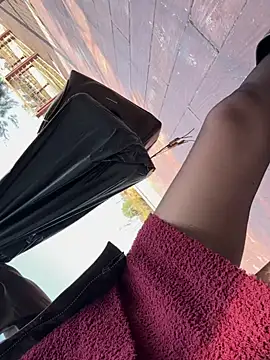 Snapshot of linger-23 chatting on January 19, 6:06 am linger-23 online show from January 19, 6:06 am