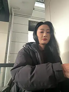 Snapshot of linger-23 chatting on March 16, 5:35 am linger-23 online show from March 16, 5:35 am