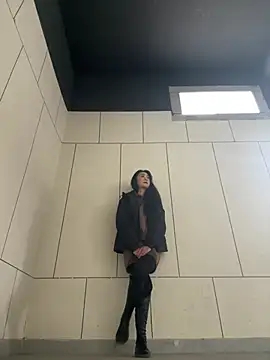 Snapshot of linger-23 chatting on March 16, 5:44 am linger-23 online show from March 16, 5:44 am