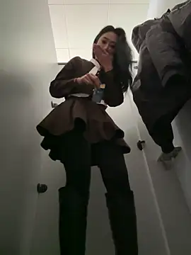 Snapshot of linger-23 chatting on March 18, 5:32 am linger-23 online show from March 18, 5:32 am