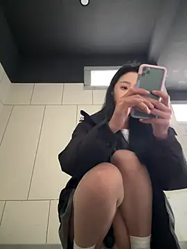 Snapshot of linger-23 chatting on March 27, 8:26 am linger-23 online show from March 27, 8:26 am