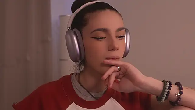 mystica  online show from December 22, 9:39 am