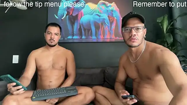 Snapshot of highlatin_guysoficial chatting on April 14, 5:52 pm highlatin guysoficial online show from April 14, 5:52 pm