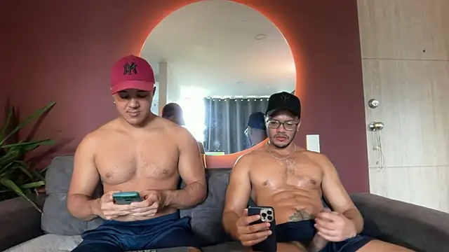 Snapshot of highlatin_guysoficial chatting on May 18, 4:13 pm highlatin guysoficial online show from May 18, 4:13 pm