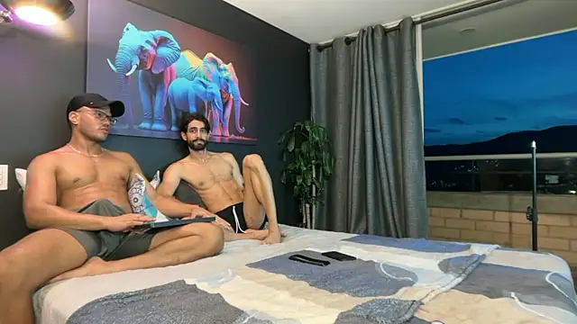 Snapshot of highlatin_guysoficial chatting on May 30, 11:35 pm highlatin guysoficial online show from May 30, 11:35 pm