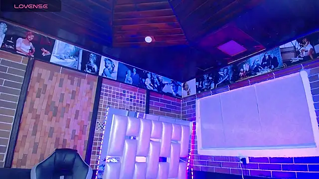 kriss sweetboobs10 online show from June 25, 1:48 pm