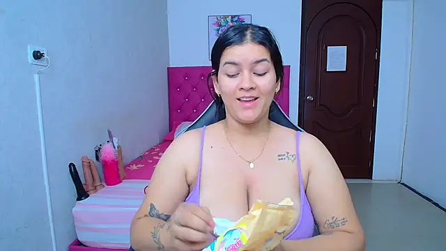 kriss sweetboobs10 online show from July 22, 12:52 pm