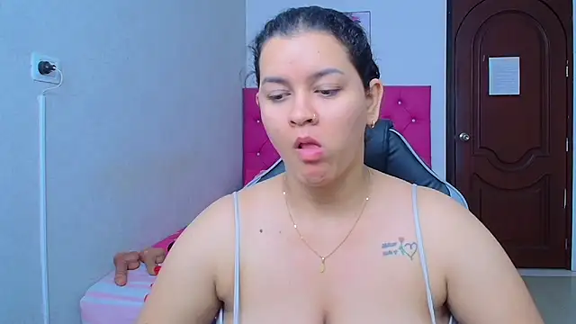 kriss sweetboobs10 online show from July 26, 12:45 pm