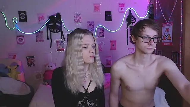 Your Horny Friends online show from September 12, 11:21 am