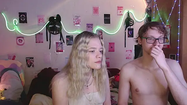 Your Horny Friends online show from September 13, 11:21 am