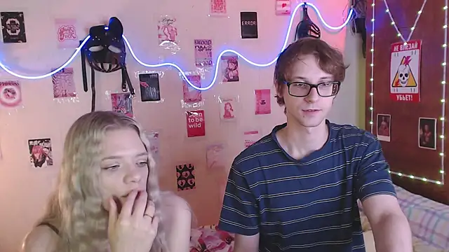 Your Horny Friends online show from September 19, 11:33 am