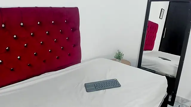 Mia Collivens online show from October 10, 11:53 am