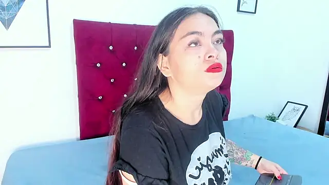 Mia Collivens online show from October 13, 11:21 am