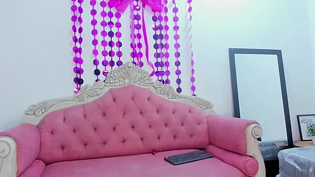 Mia Collivens online show from October 27, 11:58 am