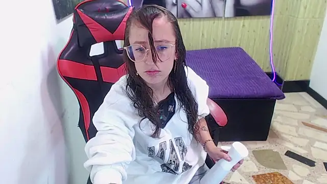 perla purpura online show from September 18, 1:13 pm