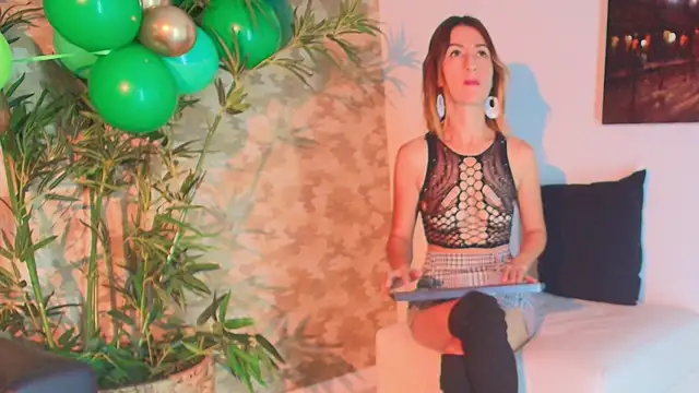 EmmaReyez online show from March 15, 12:24 pm