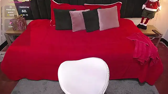 ailyn maury online show from December 19, 1:23 am