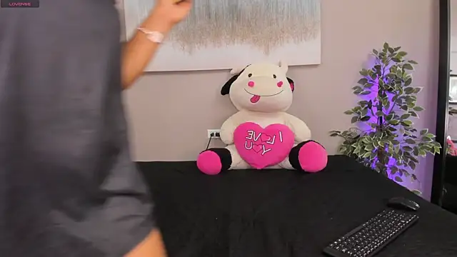 Snapshot of SammyDesire_10 chatting on November 10, 8:19 pm SammyDesire 10 online show from November 10, 8:19 pm