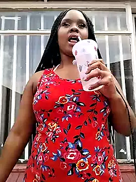 Snapshot of LUNAx02 chatting on December 15, 11:14 am LUNAx02 online show from December 15, 11:14 am