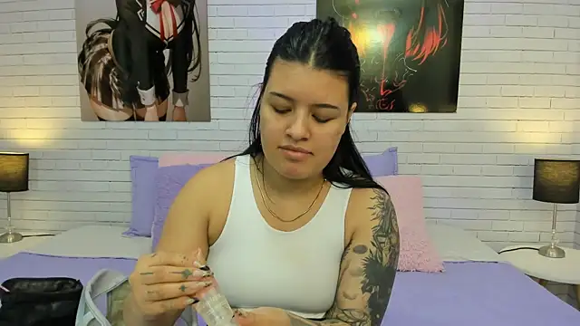 Snapshot of Candy_Roose chatting on October 25, 3:58 am Candy Roose online show from October 25, 3:58 am