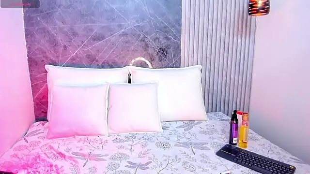 MiaScott5 online show from March 20, 8:08 pm