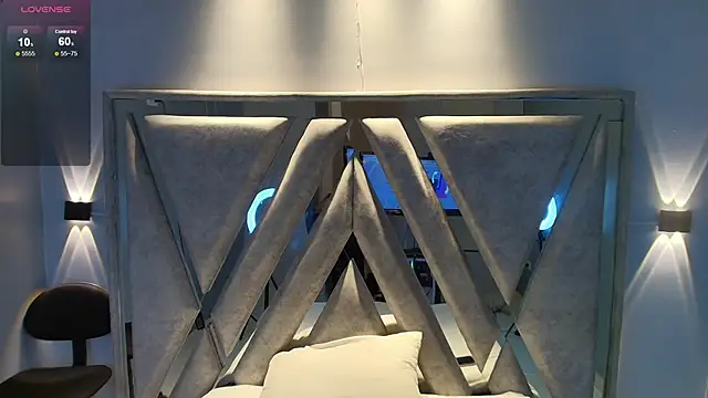 Alice 26  online show from October 29, 7:59 pm