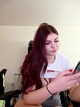 MeCherryy online show from April 28, 2:00 pm