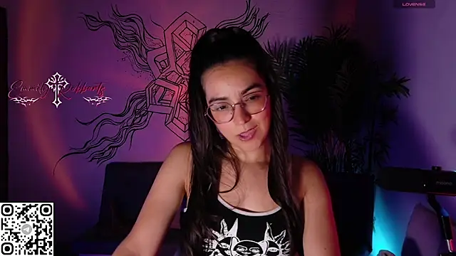 Emmi Roberts online show from May 19, 1:00 am