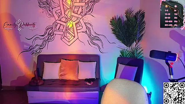 Emmi Roberts online show from June 13, 11:35 pm