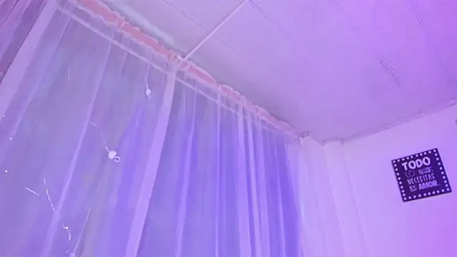 Pretty Johnson  online show from November 22, 11:31 am