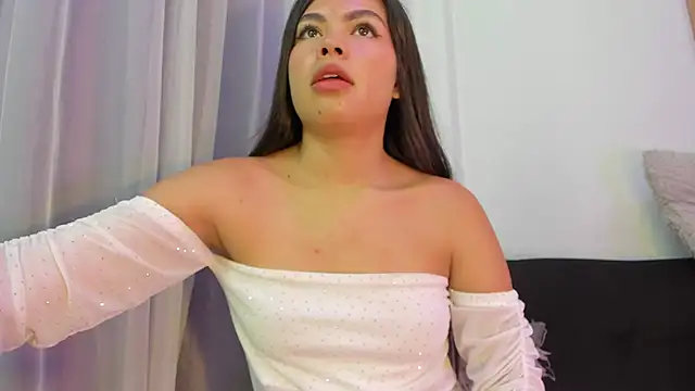 Pretty Johnson  online show from February 19, 12:23 pm