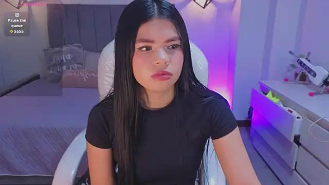 Pretty Johnson  online show from July 6, 3:03 am