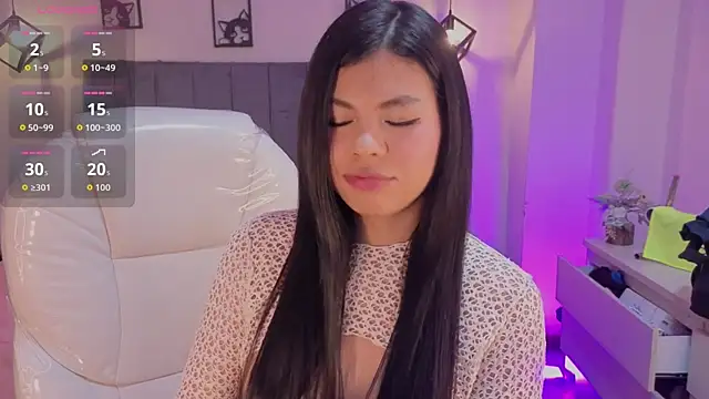 Pretty Johnson  online show from July 11, 3:31 am
