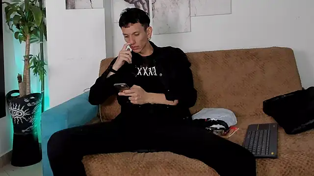 Snapshot of Giotrashy chatting on December 17, 12:16 am Giotrashy online show from December 17, 12:16 am