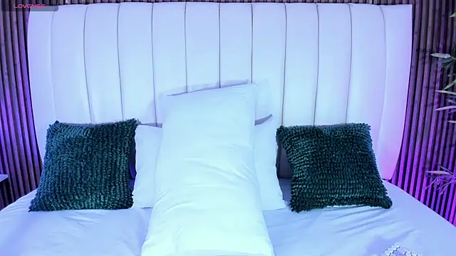 LauraCarther online show from February 26, 5:23 pm