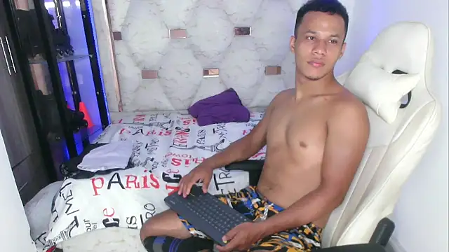 Snapshot of sex_mikee chatting on March 13, 7:20 am sex mikee online show from March 13, 7:20 am