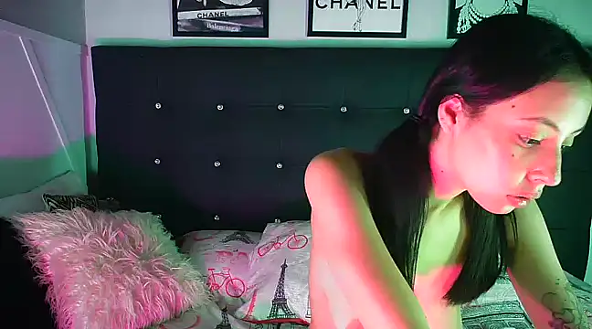 Taylor dolll online show from March 18, 2:36 am