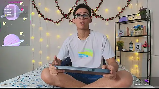 Danny-Swift13 online show from March 18, 8:04 pm