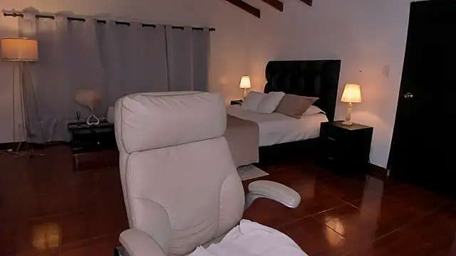 Snapshot of karla_hill_28 chatting on December 17, 3:12 am karla hill 28 online show from December 17, 3:12 am