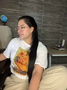 Saanvi21 online show from September 30, 11:43 pm