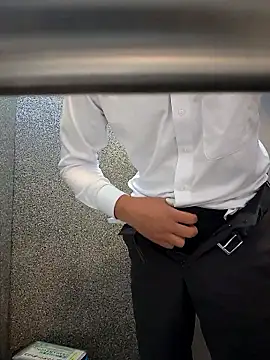 Snapshot of ikeike-kun chatting on April 7, 2:23 am ikeike-kun online show from April 7, 2:23 am