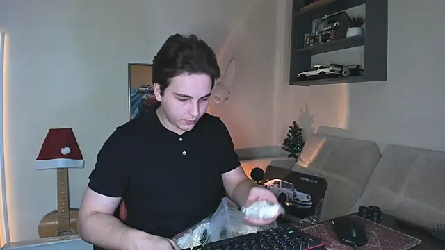 Snapshot of Eric_ether chatting on December 20, 3:52 pm Eric ether online show from December 20, 3:52 pm