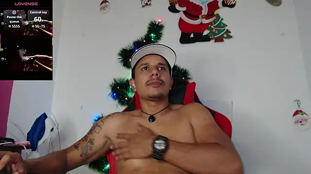 Snapshot of MrOlivers chatting on December 19, 3:13 am MrOlivers online show from December 19, 3:13 am